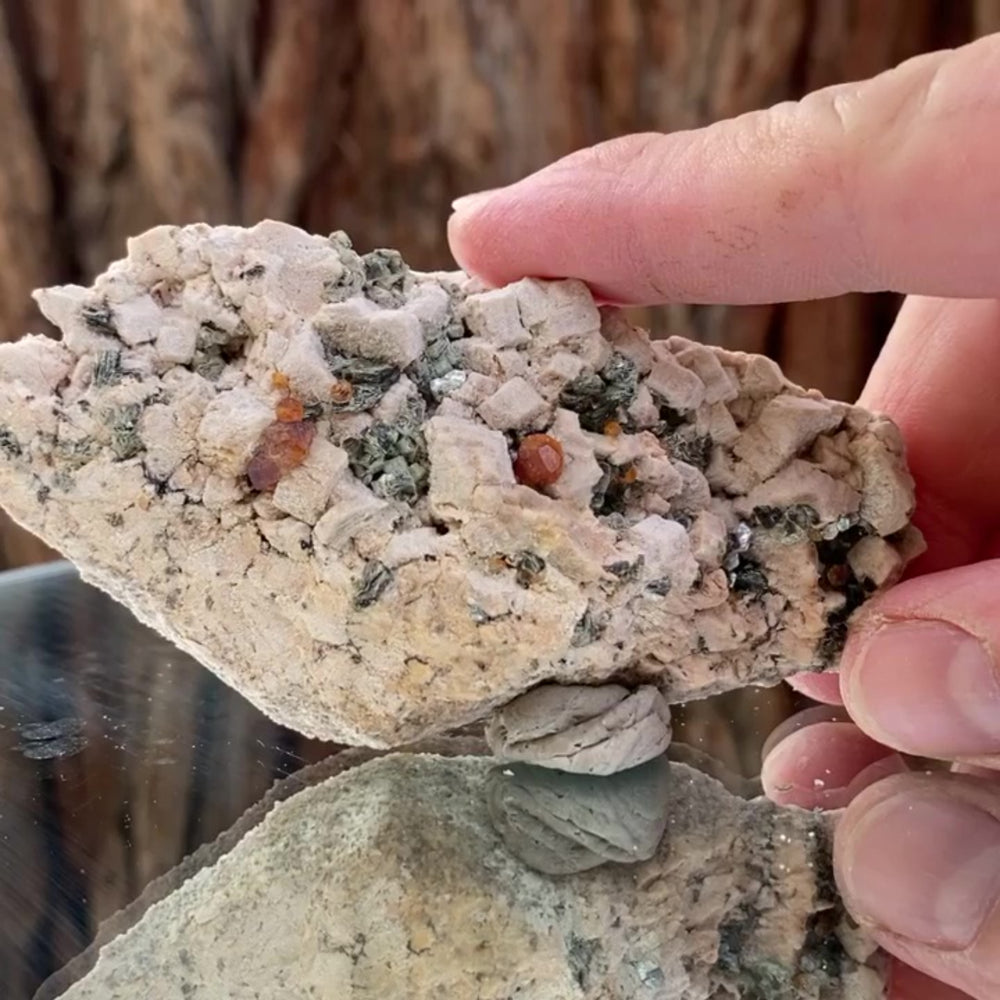 9.5cm 85g Garnet from Tongbei, Fujian, China