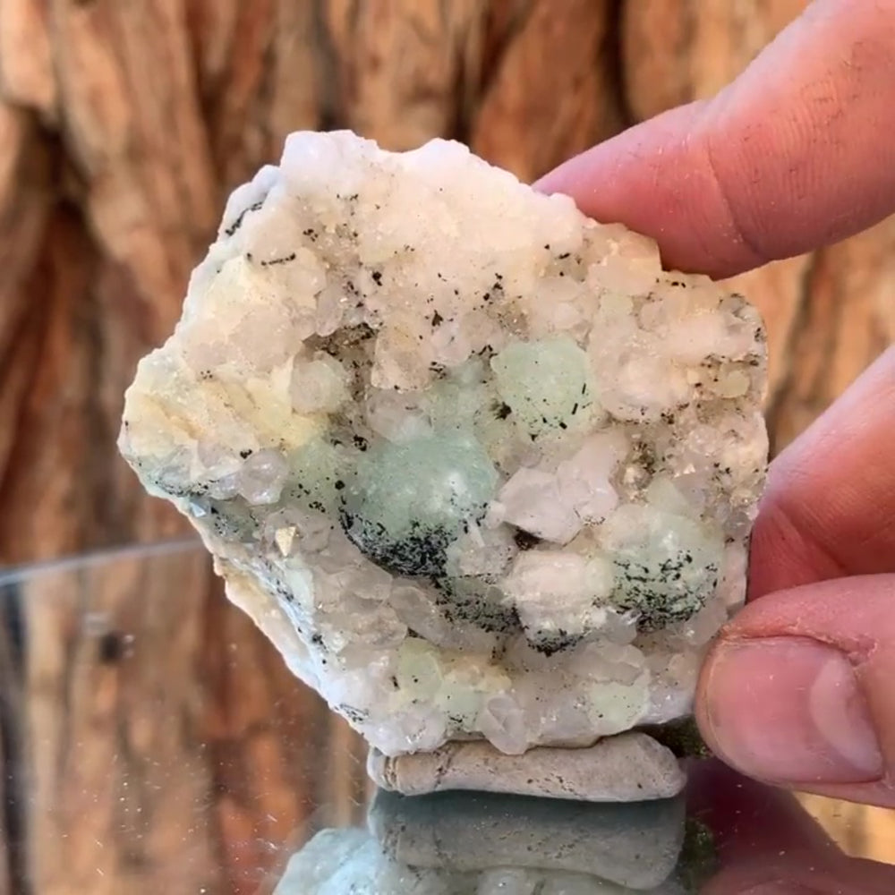 
            
                Load image into Gallery viewer, 6cm 145g Prehnite and Quartz from Yunnan, China
            
        