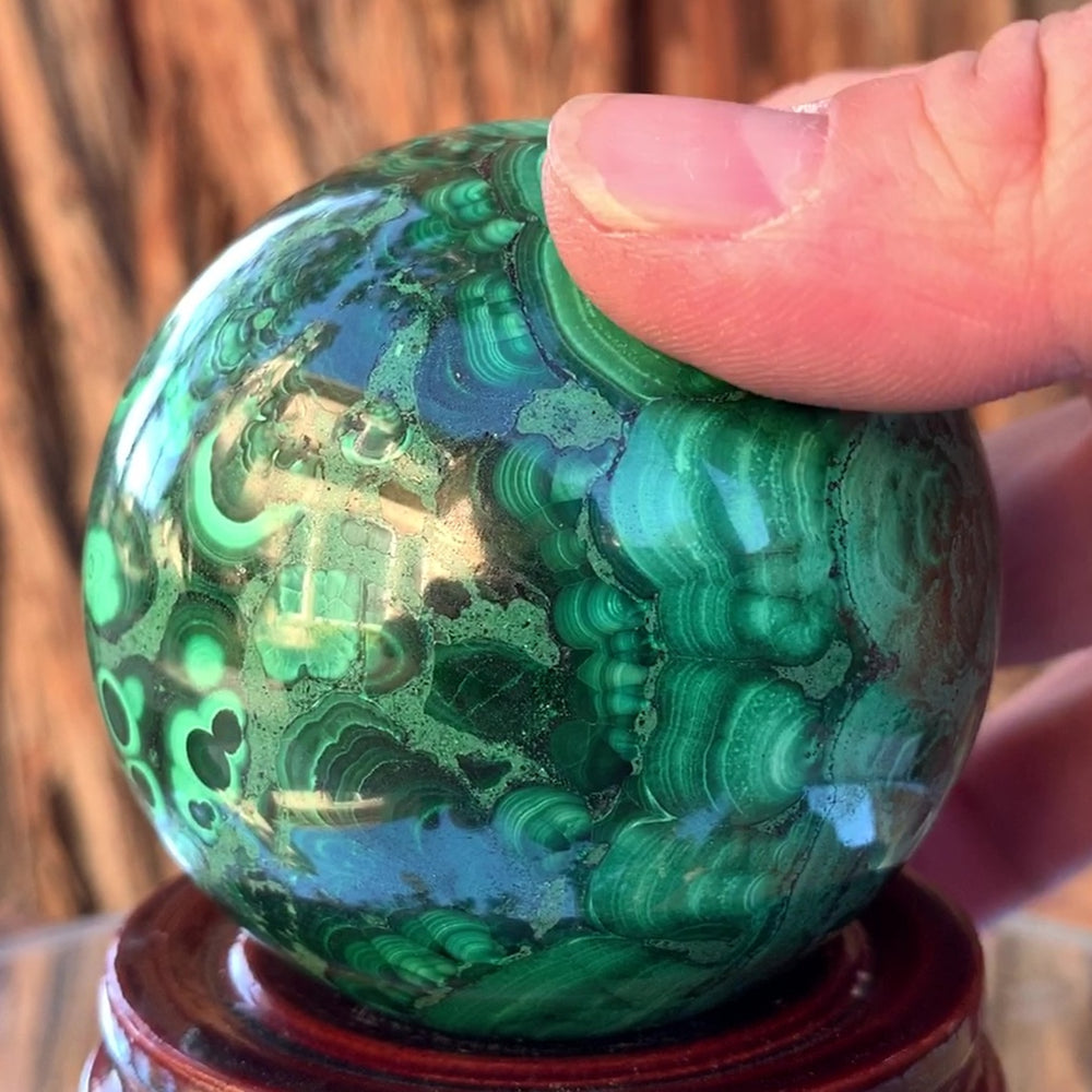 
            
                Load image into Gallery viewer, 6cm 620g Polished Malachite Sphere from Congo
            
        