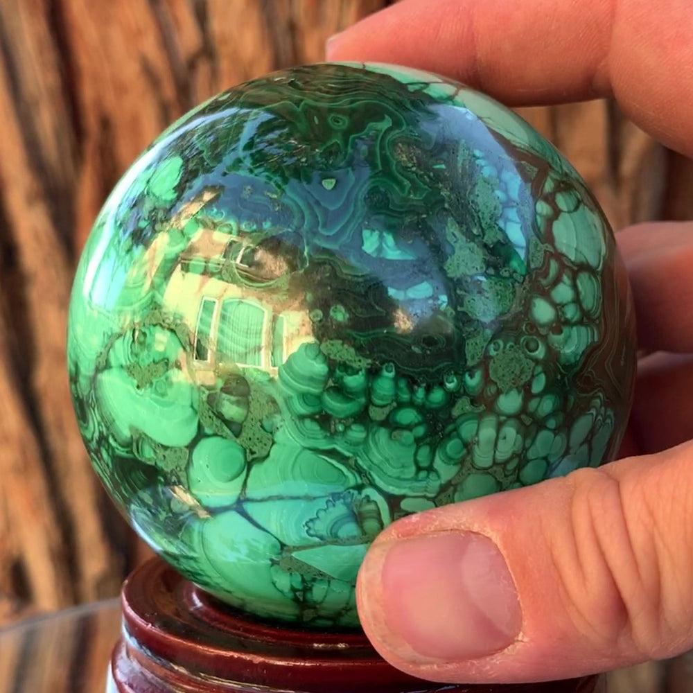 
            
                Load image into Gallery viewer, 7cm 980g Polished Malachite Sphere from Congo
            
        