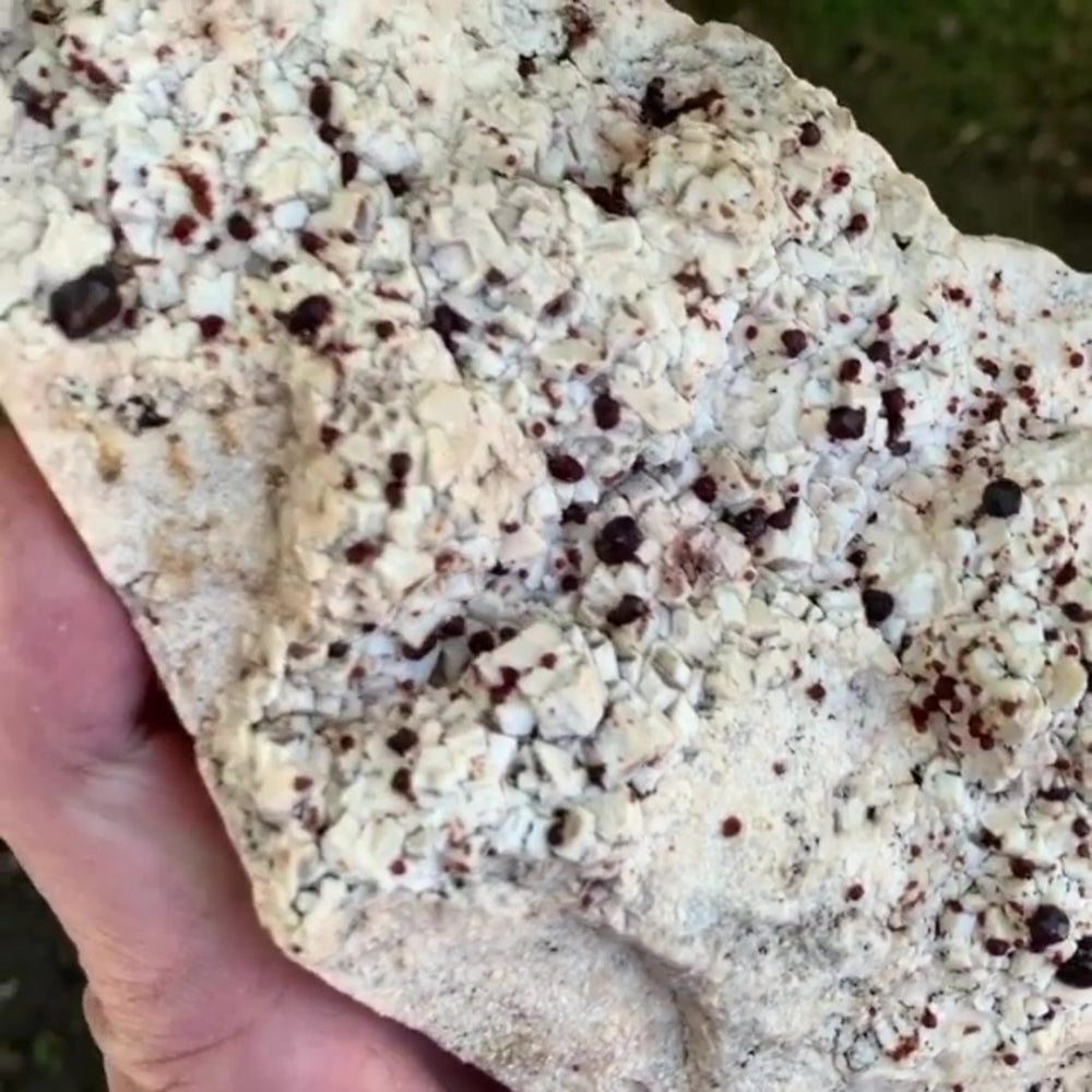 22cm 1.36kg Garnet, Tongbei, Fujian, China