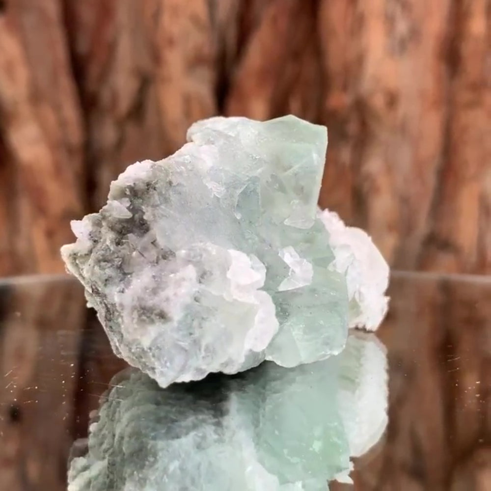 
            
                Load image into Gallery viewer, 6cm 85g Mint Green Fluorite and Calcite, Xianghualing Mine, Hunan, China
            
        