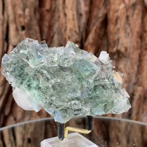 
            
                Load image into Gallery viewer, 10.5cm 210g Clear Green Fluorite from Xianghuapu Mine, Hunan, CN
            
        