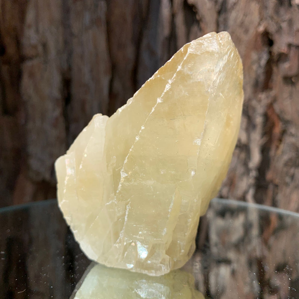 
            
                Load image into Gallery viewer, 8.5cm 224g Yellow Calcite from Hunan, China
            
        