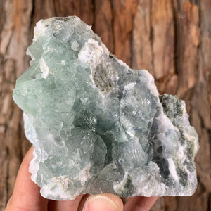 
            
                Load image into Gallery viewer, 11.5cm 378g Green Fluorite from Xianghualing, Hunan, China
            
        