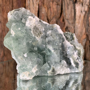 
            
                Load image into Gallery viewer, 11.5cm 378g Green Fluorite from Xianghualing, Hunan, China
            
        