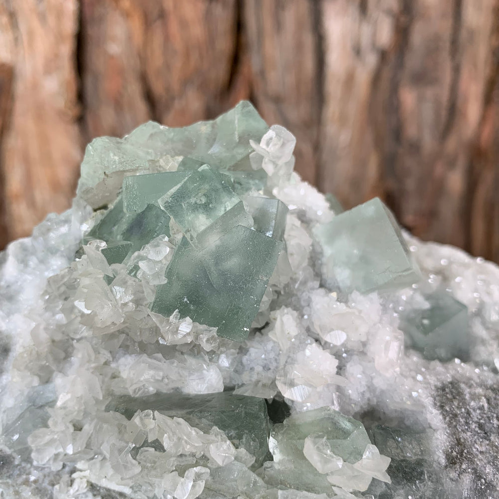 13cm 722g Green Fluorite with Calcite from Xianghualing, Hunan, China