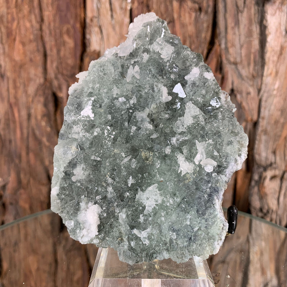 
            
                Load image into Gallery viewer, 11cm 216g Green Fluorite from Xianghualing, Hunan, China
            
        