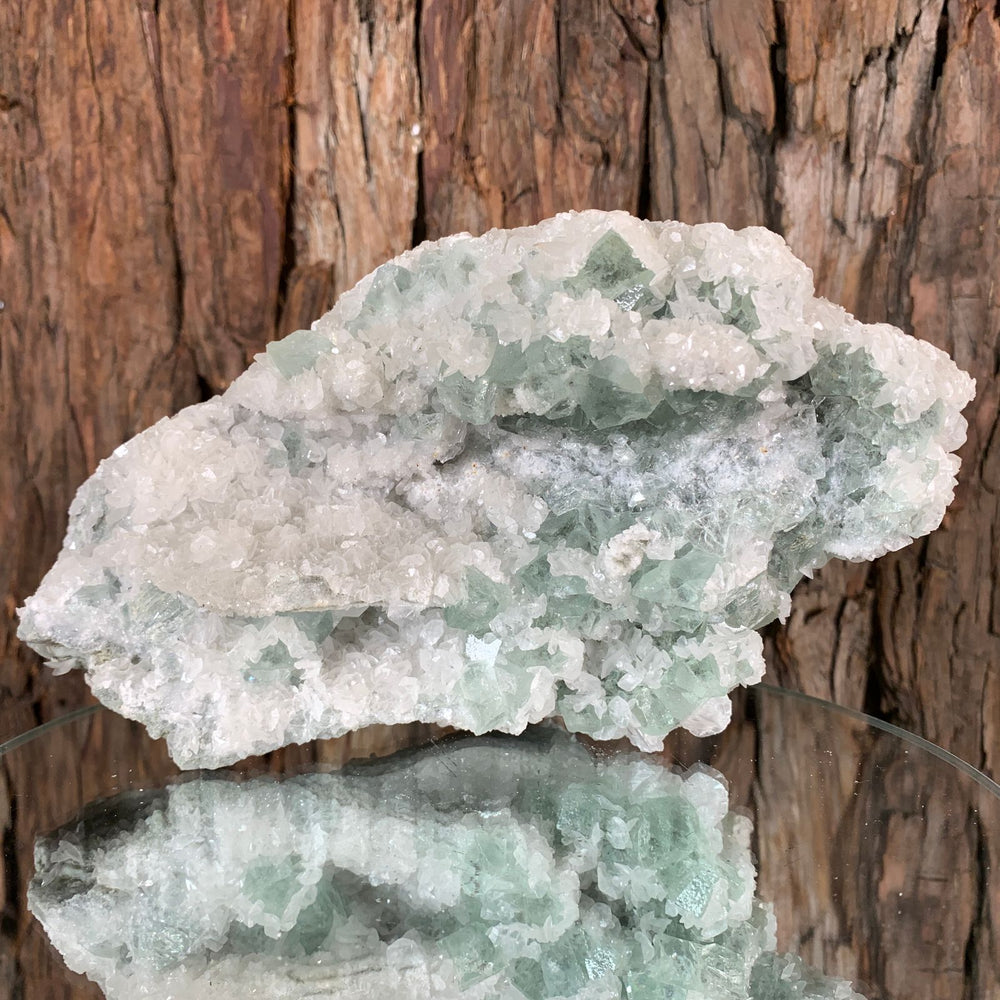 
            
                Load image into Gallery viewer, 19.5cm 1.24kg Green Fluorite with Calcite from Xianghualing, Hunan, China
            
        