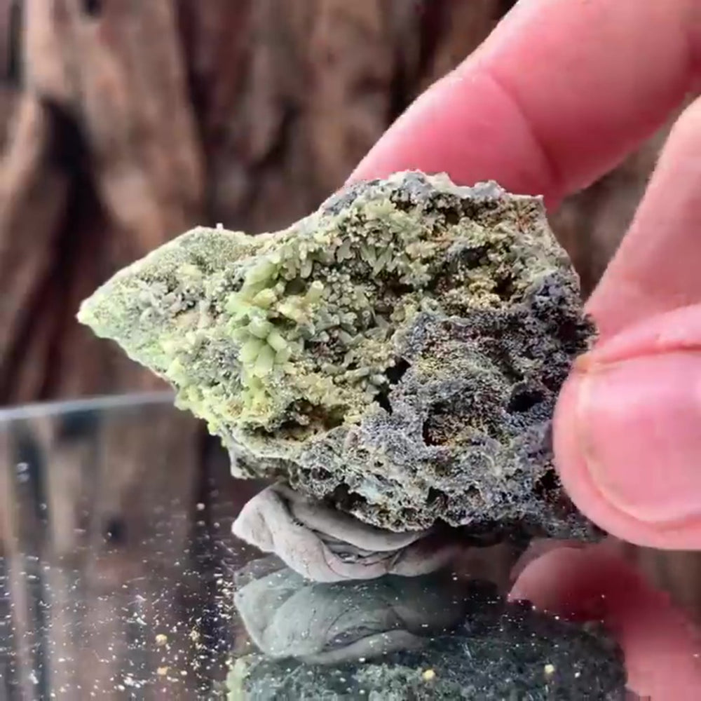 
            
                Load image into Gallery viewer, 5cm 52g Pyromorphite from Daoping Mine, Guangxi, China
            
        