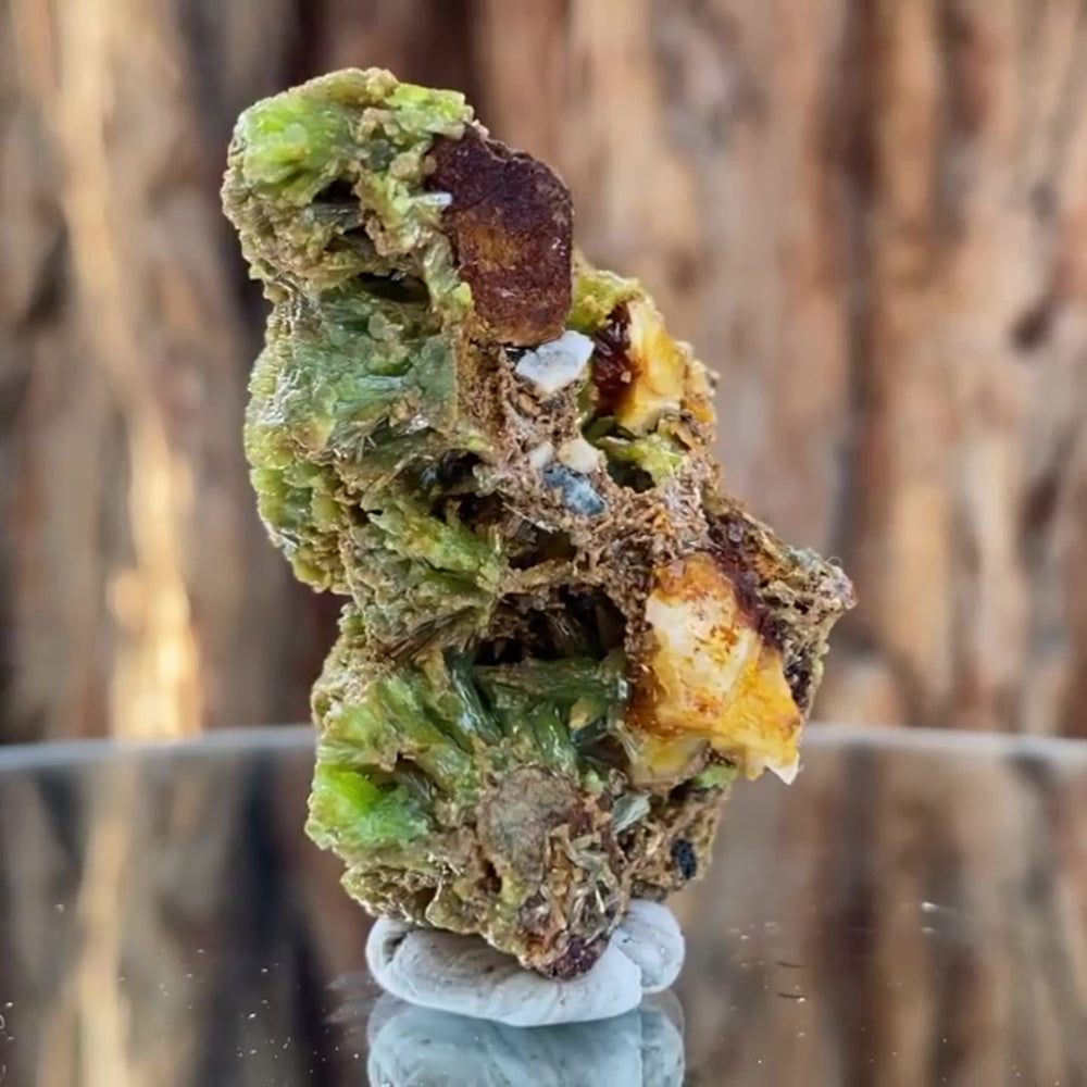
            
                Load image into Gallery viewer, 5cm 80g Pyromorphite from Daoping Mine, Guangxi, China
            
        