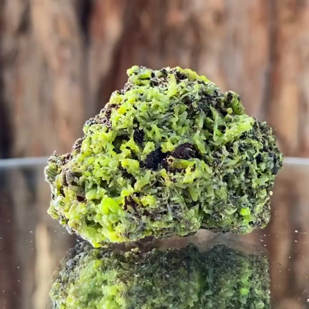 
            
                Load image into Gallery viewer, 4cm 38g Pyromorphite from Daoping Mine, Guangxi, China
            
        
